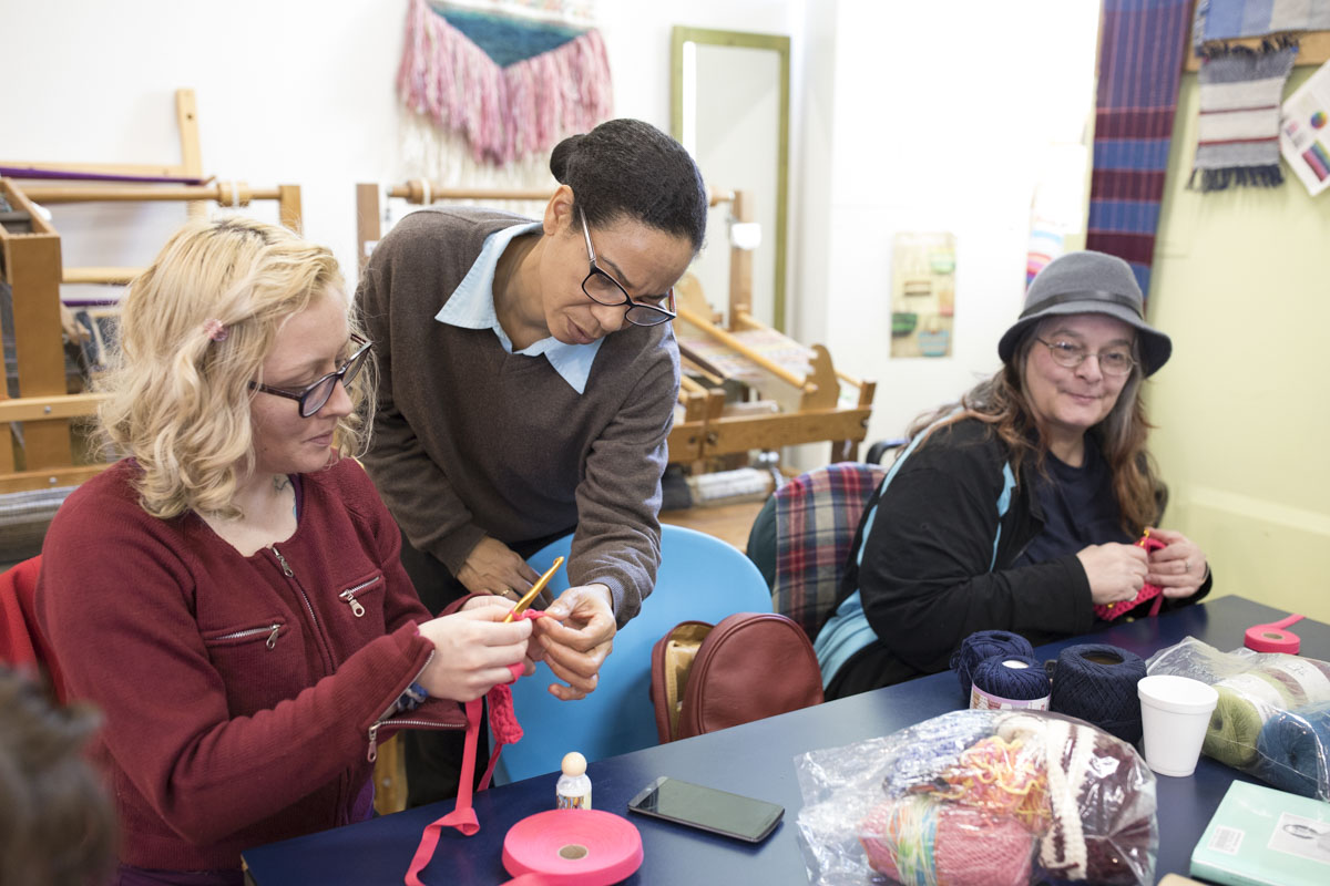 Sistering - Women Knitting